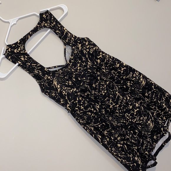 Black and Cream Long Tank - Picture 5 of 9